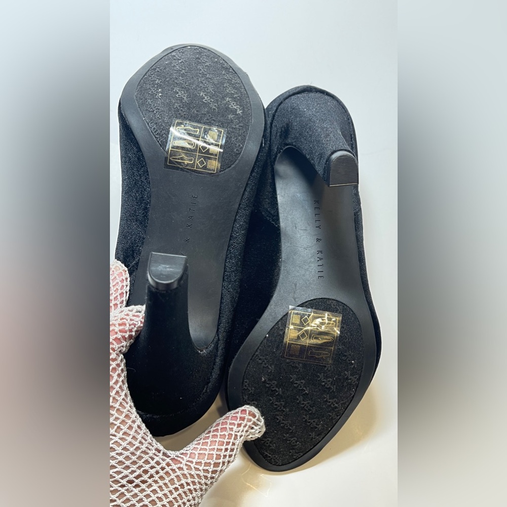 Kelly and Katie Black Heels with Peep Toe Size 8 - Picture 6 of 14